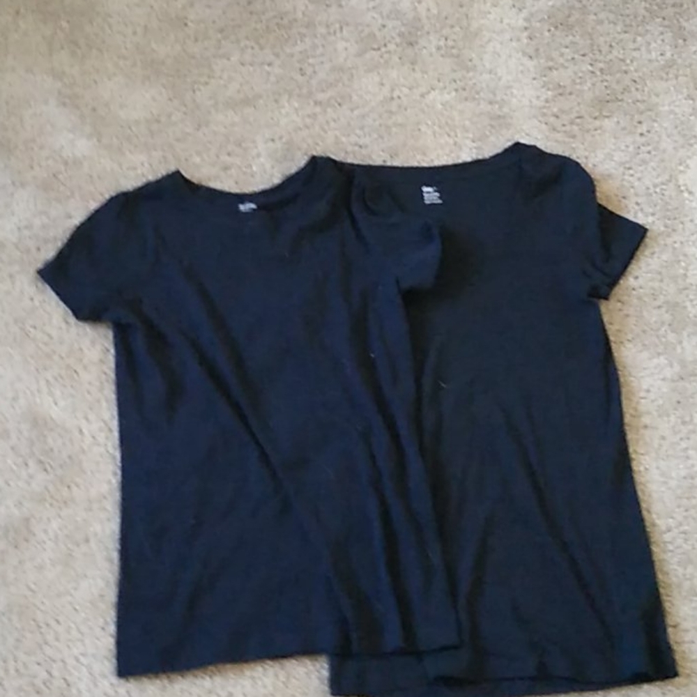 Black t shirt scoopneck And crewneck